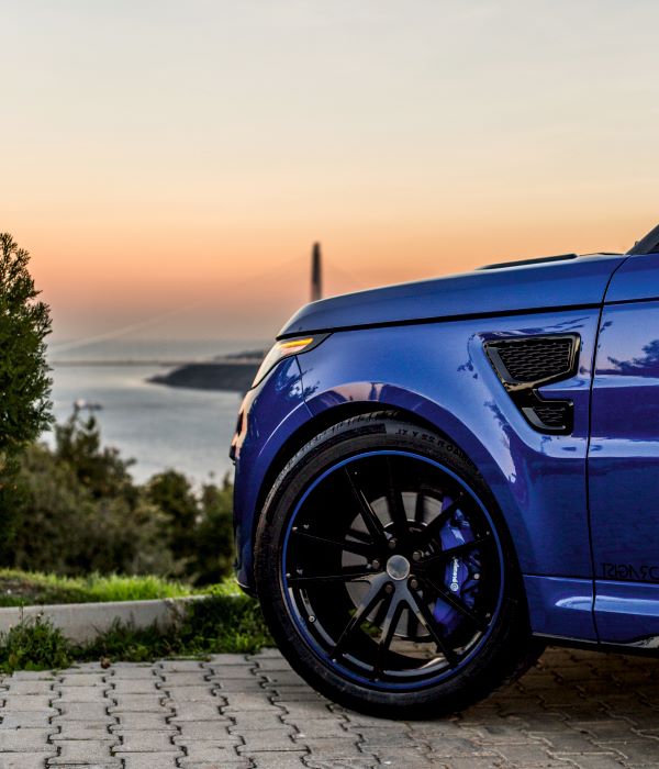 front left wheel blue jeep